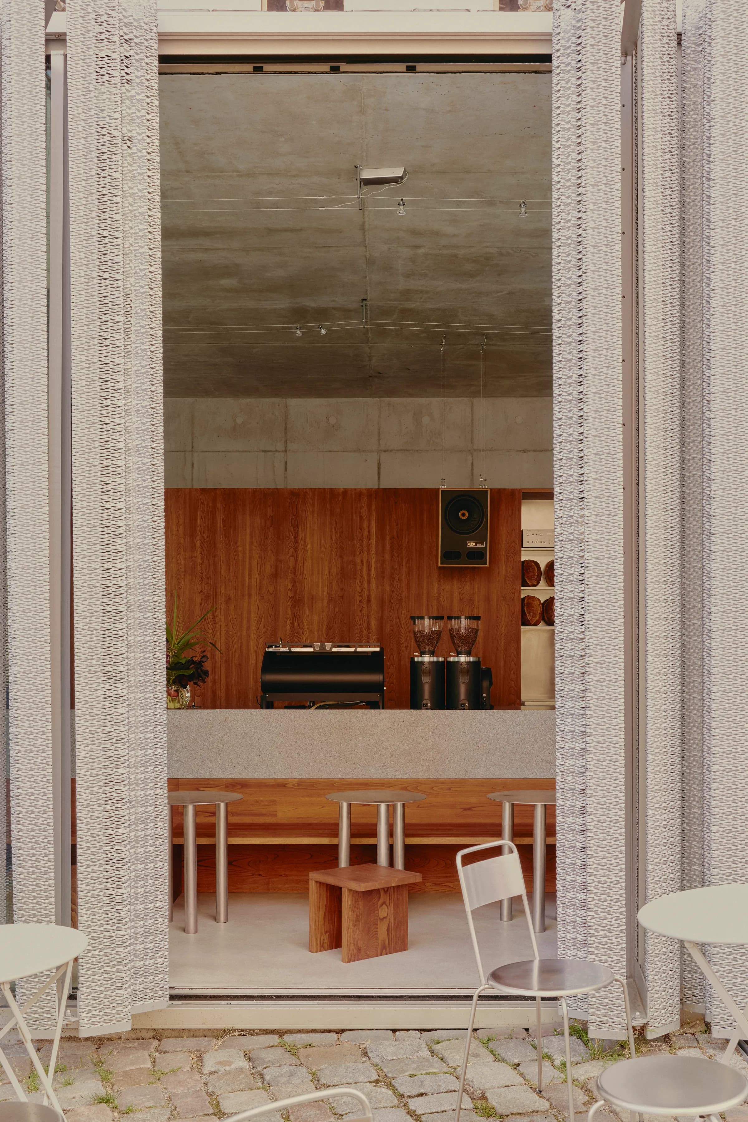 ACID — Interior del local